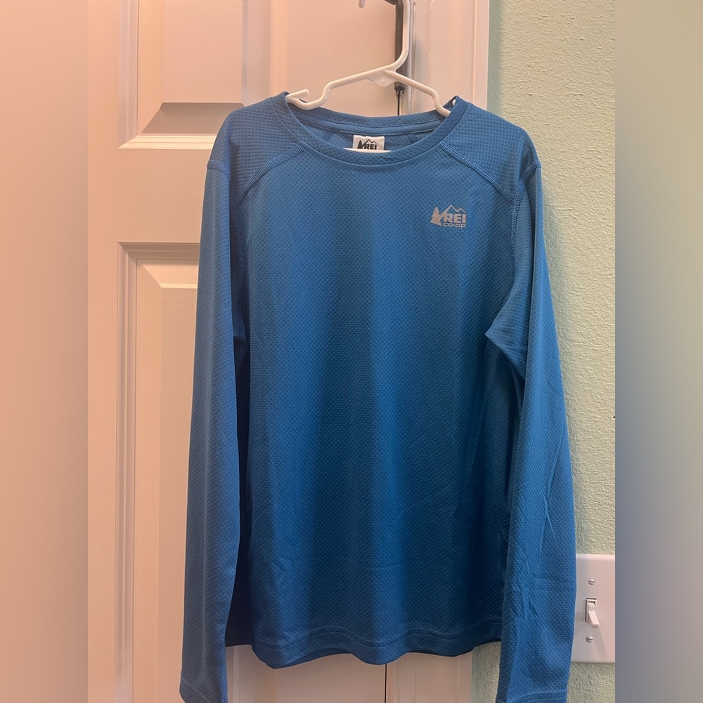 Boys blue REI dri fit shirt size medium 10-12